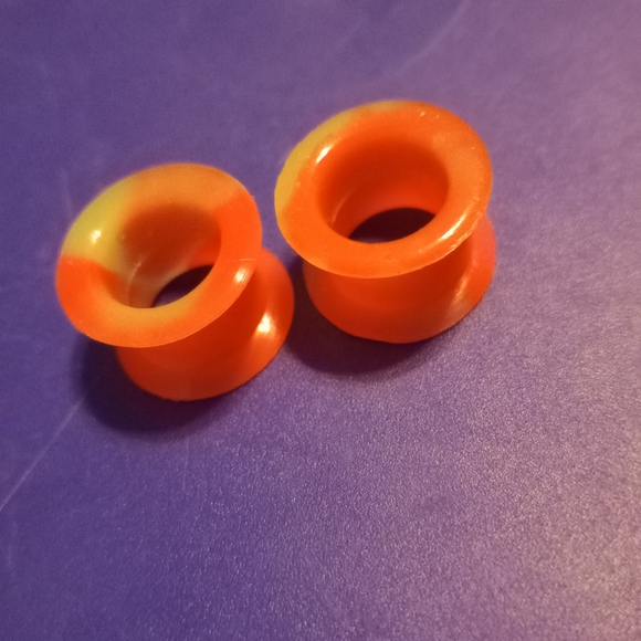 9/16IN (14MM) PINK AND YELLOW SWIRL  SILICONE TUNNELS - Picture 1 of 3